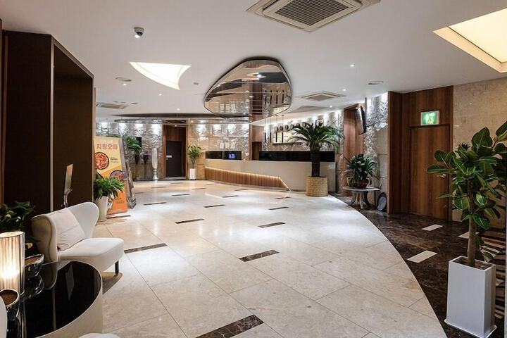 Hotel Interior 75 of 90