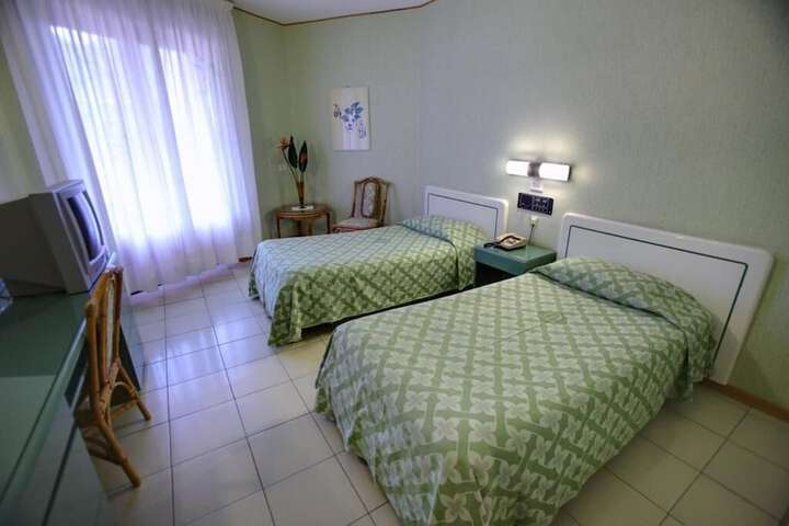 Room 10 of 85