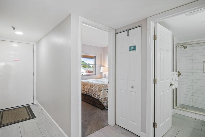 Room 3 of 60
