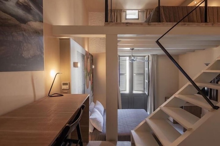 Room 33 of 128