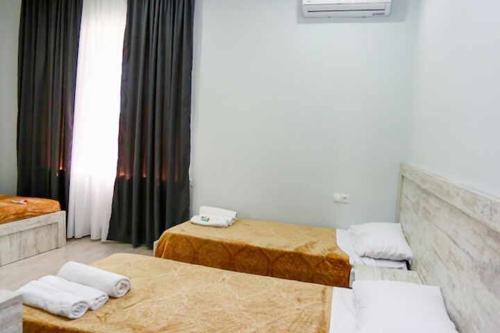 Room 11 of 34