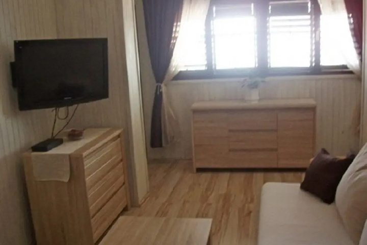 Room 5 of 13