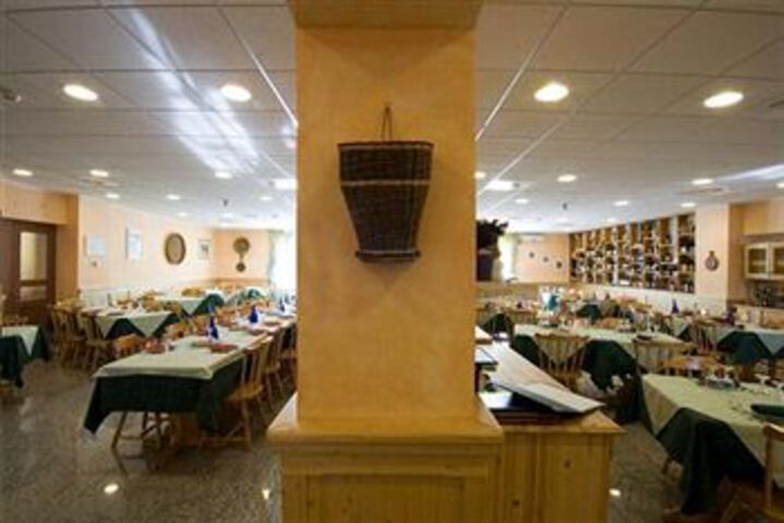 Dining 53 of 59
