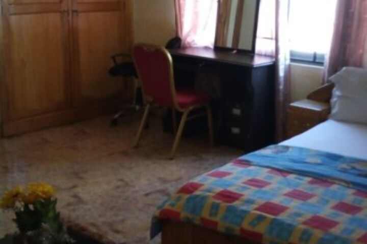 Room 4 of 16