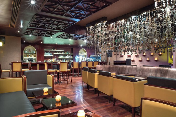 Lounge 100 of 152