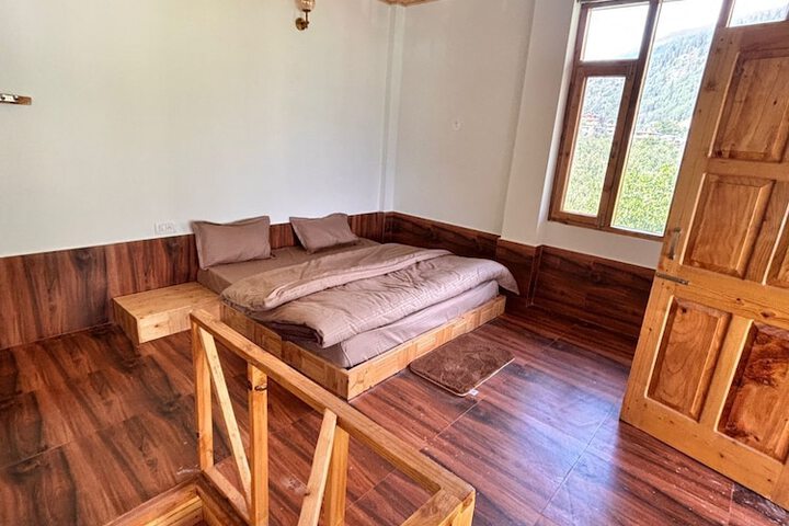 Room 18 of 25