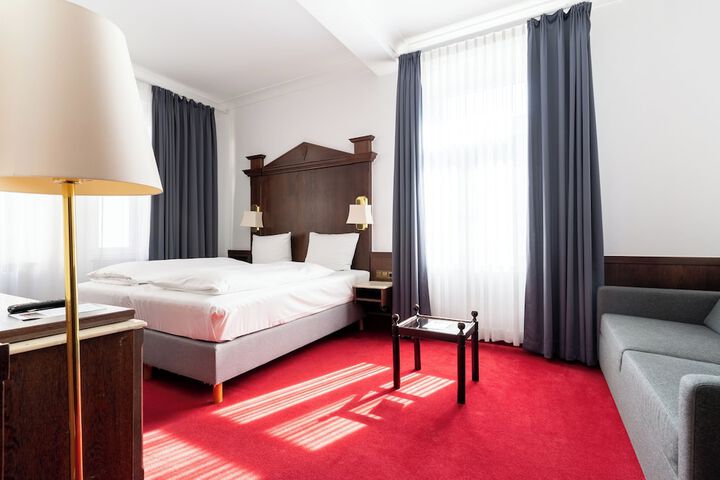Room 6 of 25