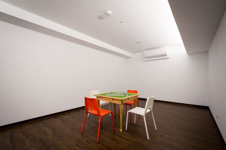 Room 27 of 34
