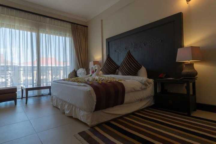 Room 9 of 28