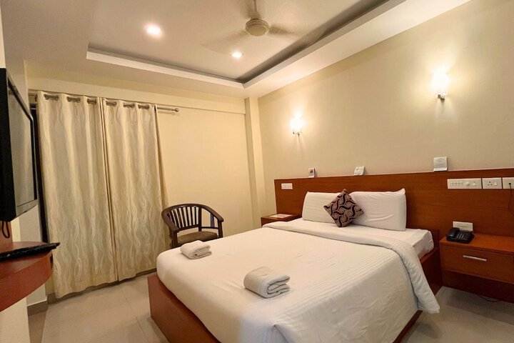 Room 6 of 18