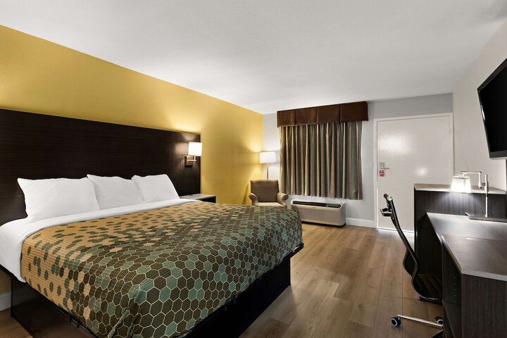 1 King Bed (13 of 14)
