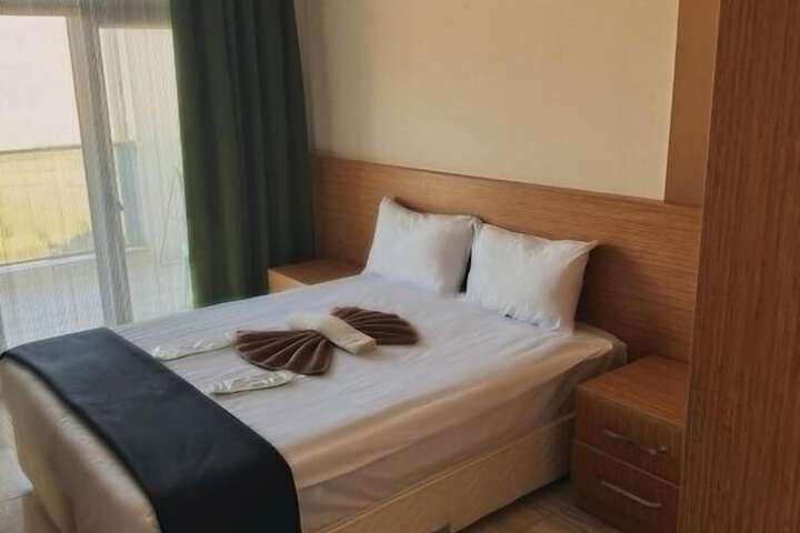 Room 7 of 33