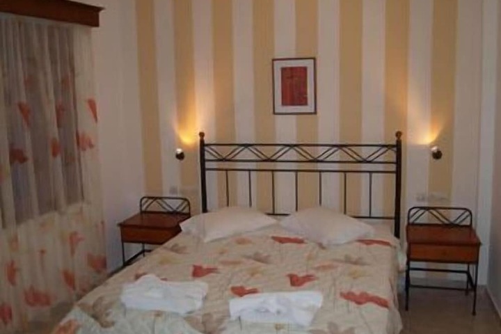 Room 13 of 65