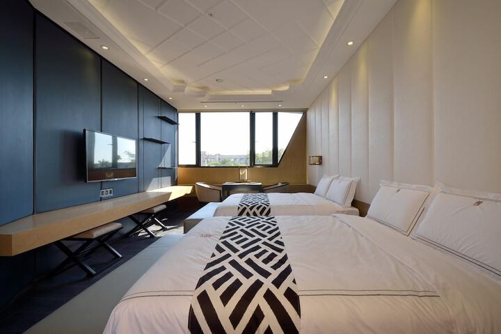 Room 25 of 42