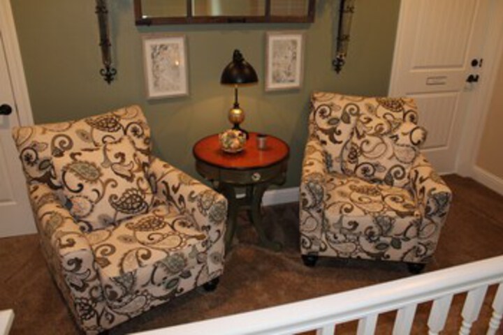 Lounge 11 of 38
