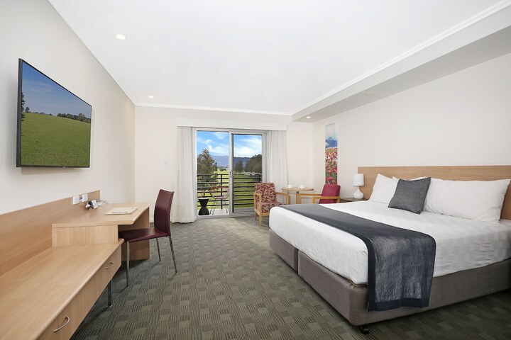 Room 4 of 36