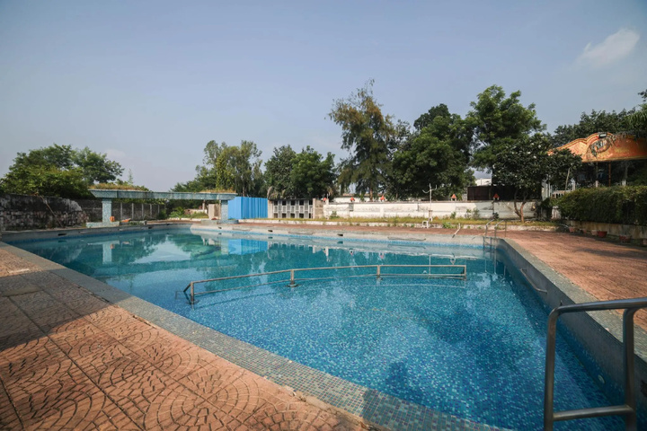 Pool 4 of 5