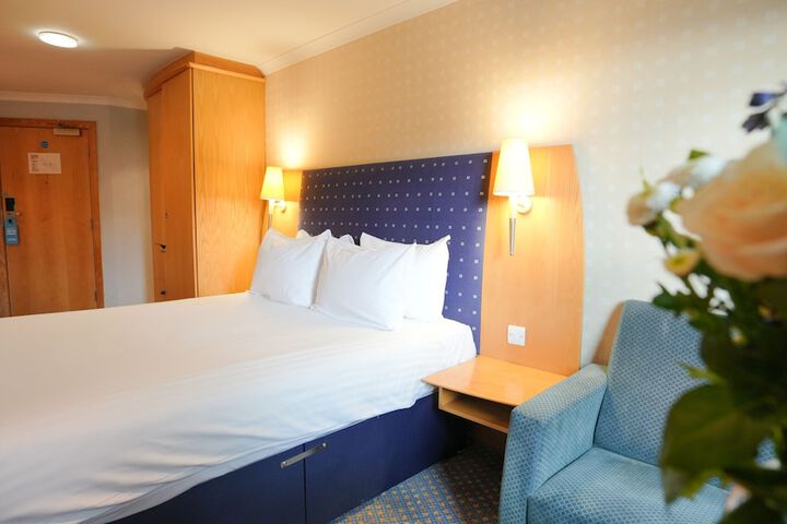 Room 10 of 120
