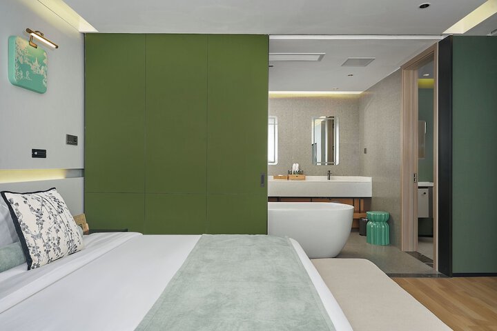 Room 43 of 96