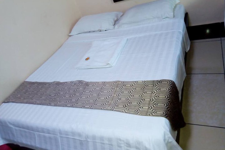 Room 7 of 33