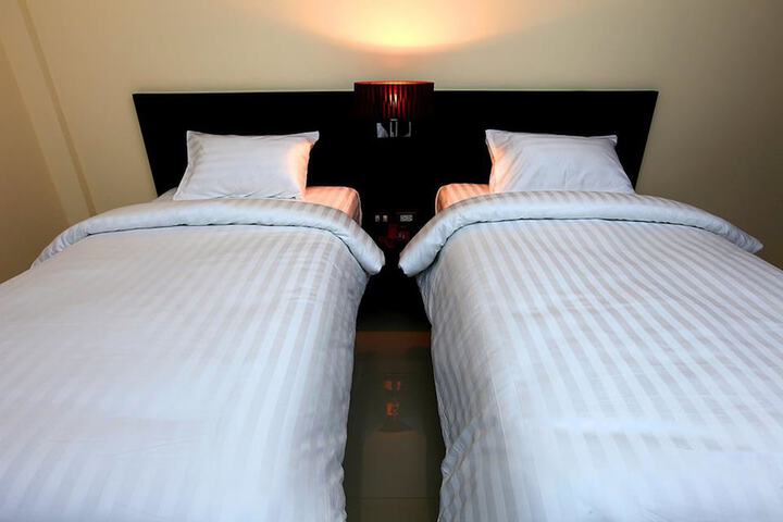 Room 12 of 27