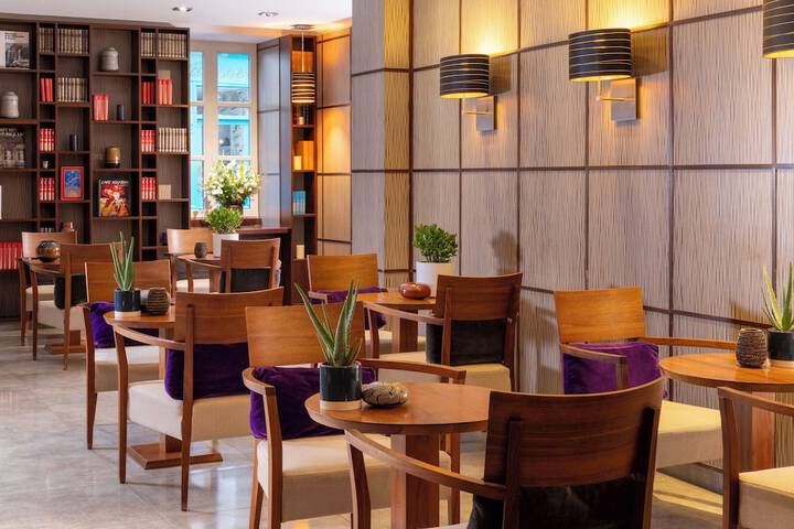 Entrance & Lobby