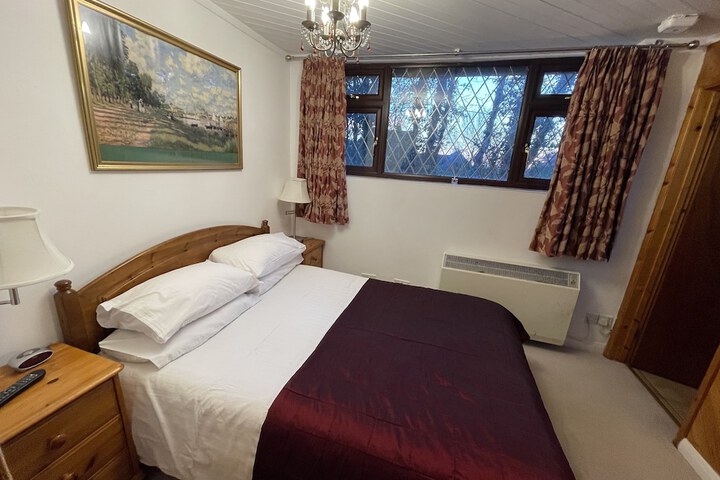 Room 4 of 38