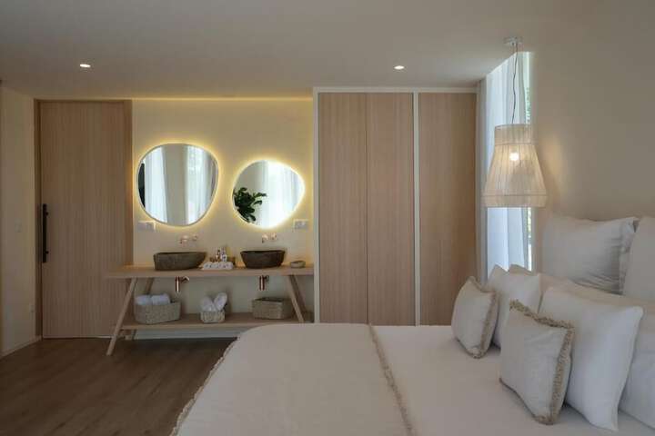 Room 4 of 15