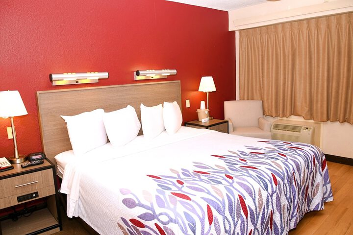 1 King Bed (15 of 17)
