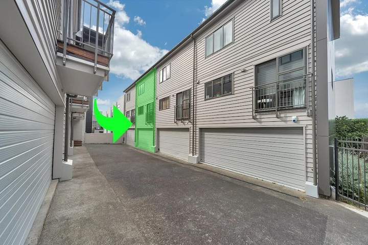 Photo of QV Modern 3 Level Sunny Townhouse - 640