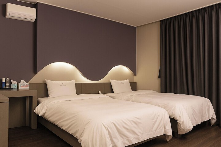 Room 44 of 85