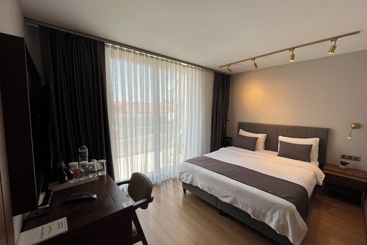 Room 9 of 129