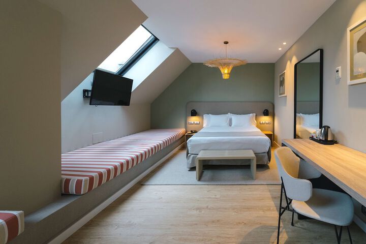 Room 27 of 78