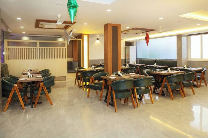 Dining 8 of 9