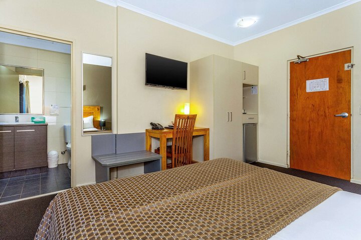 Room 17 of 34