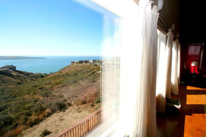 Photo of Beach Nest! Hot Tub! Sauna! BBQ Grill! AMAZING VIEWS!! Romantic Getaway! Dog Friendly!!