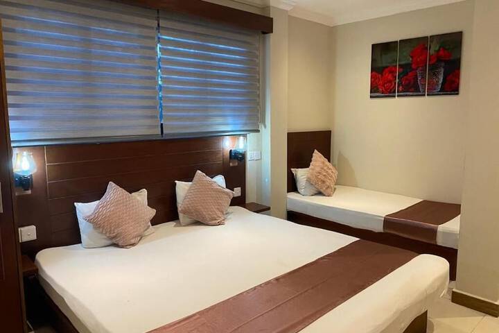 Room 6 of 10