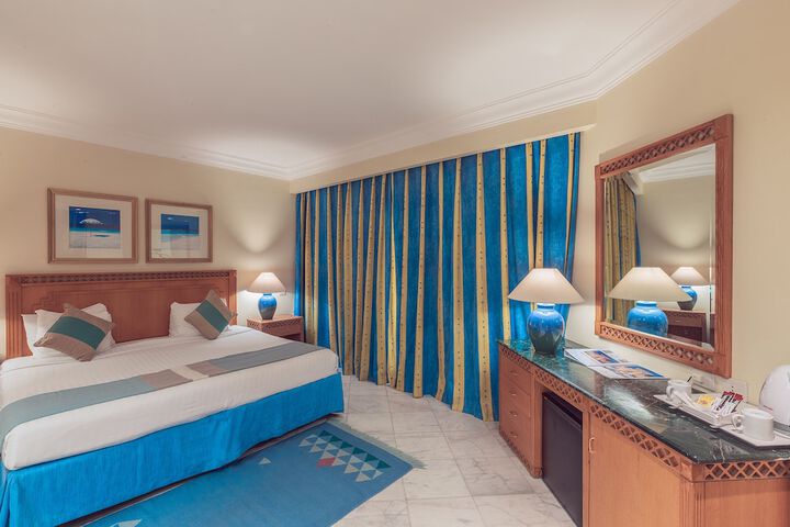 Room 14 of 90