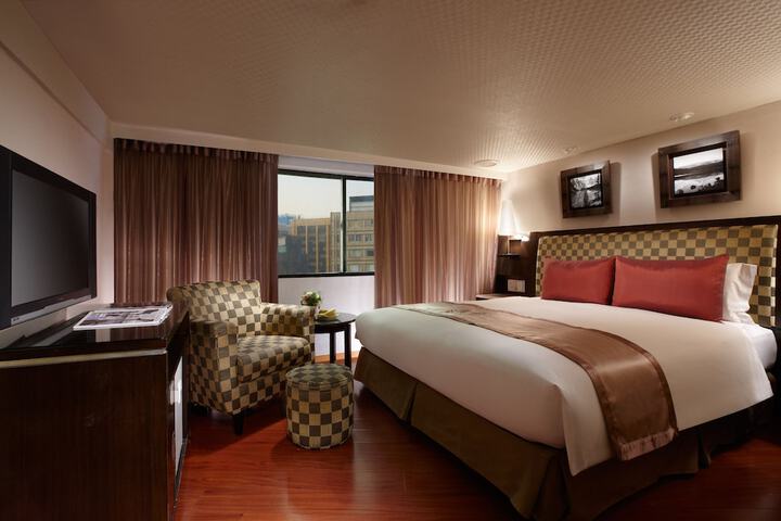 Room 14 of 30