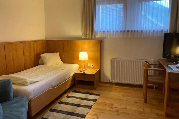 Room 19 of 80