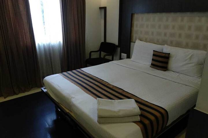 Room 13 of 28