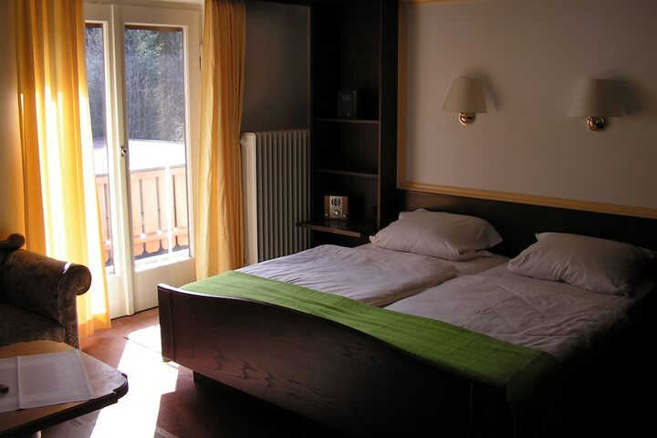 Room 3 of 66