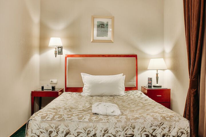 Room 7 of 32