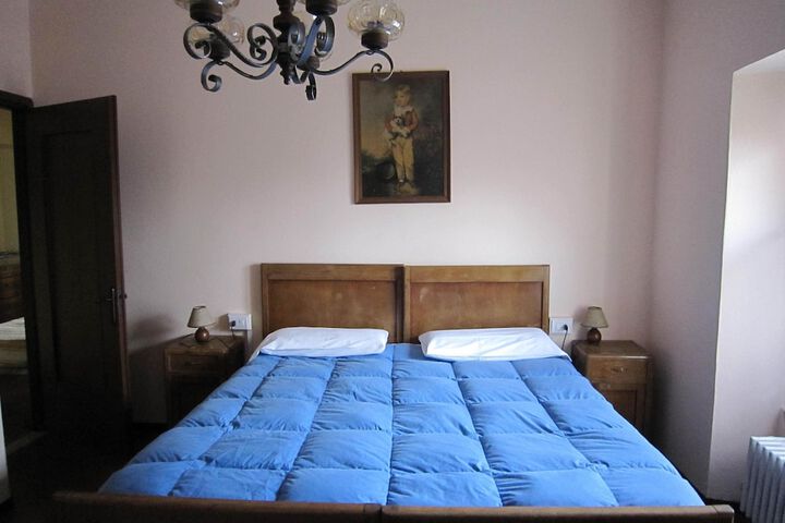 Room 6 of 37