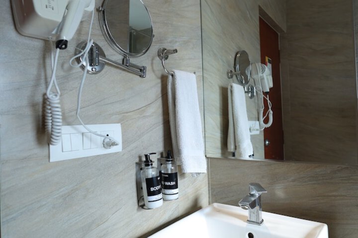 Room 14 of 28