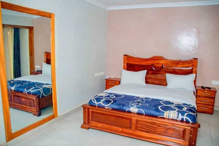 Room 4 of 7