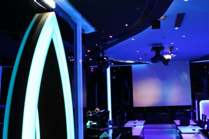 Lounge 24 of 36
