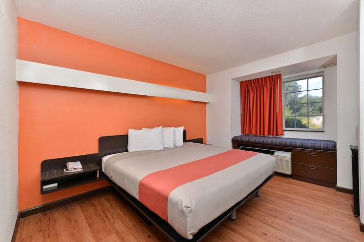Room 8 of 27