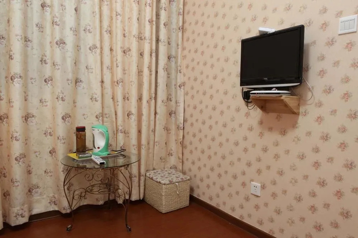 Room 5 of 12