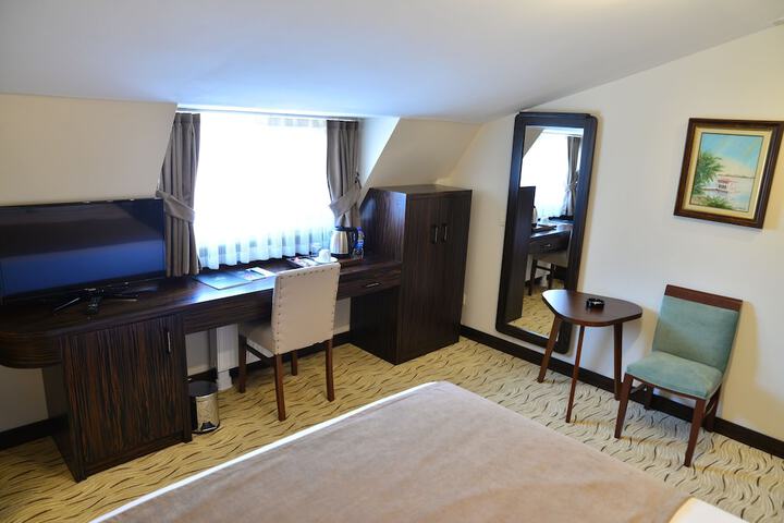 Room 50 of 94
